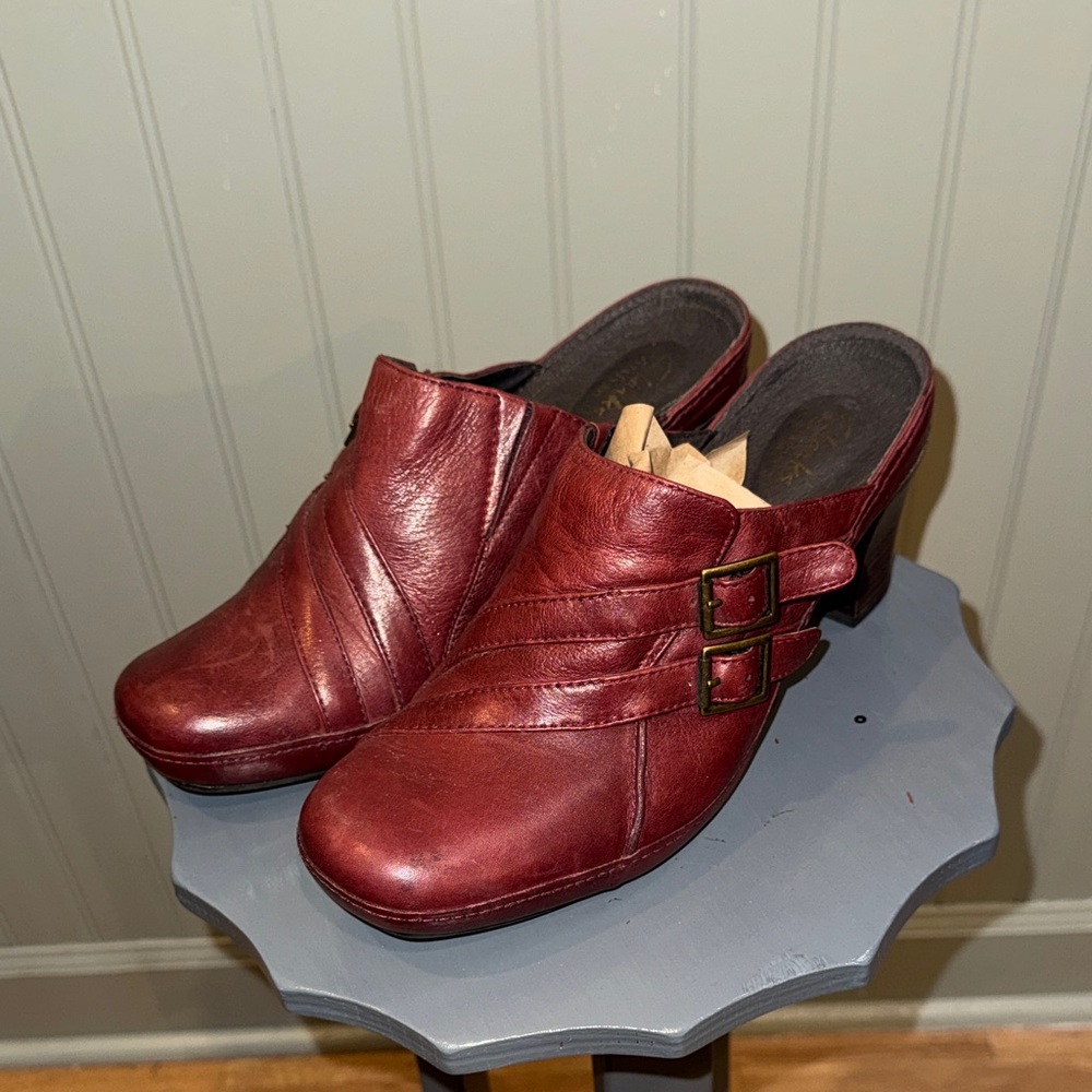 Clarks Women's 8M Artisan Mules‎ Clogs 87495 Leather Double Buckle Maroon Shoes